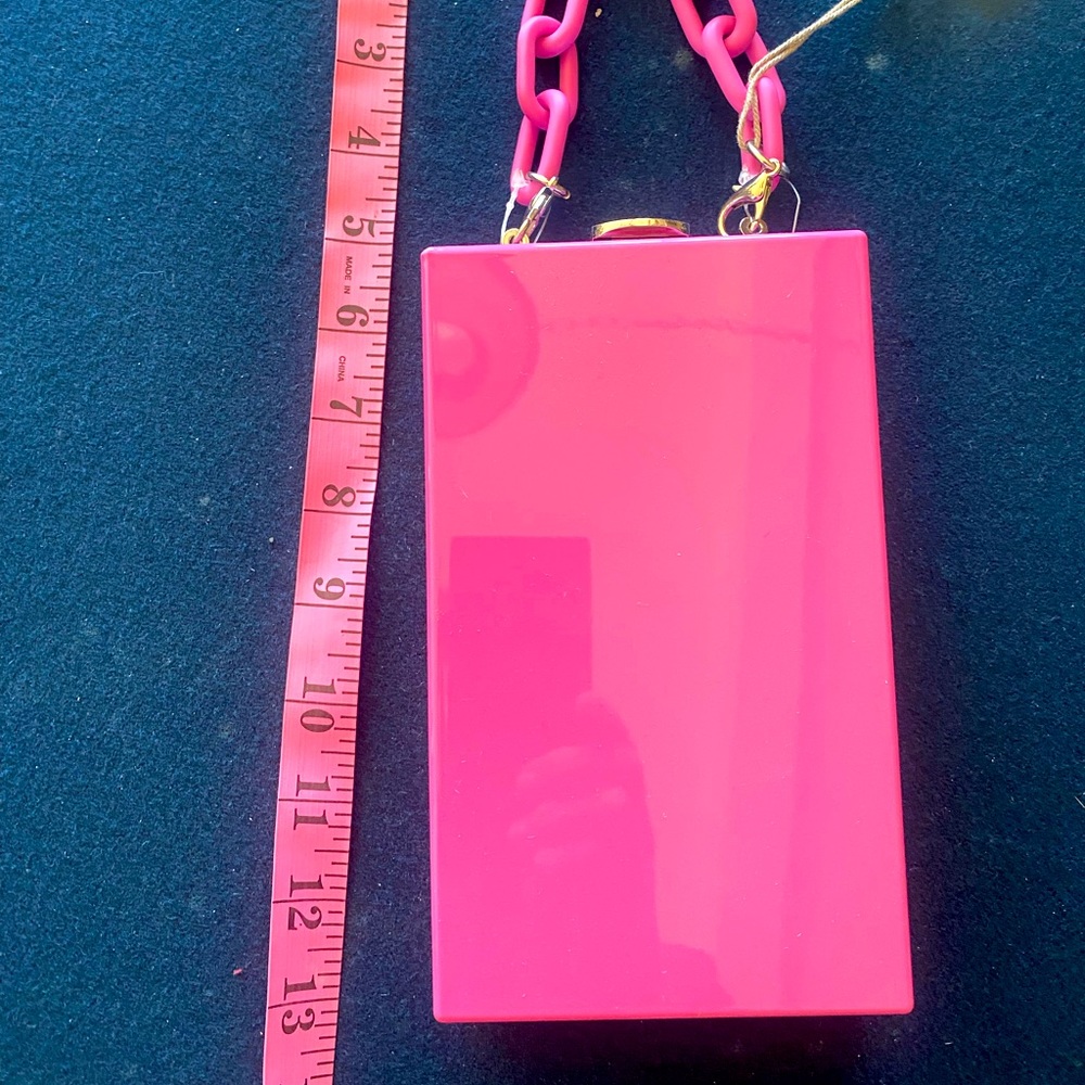 FUN plastic tote w/chain handle💖see pic for measurements!